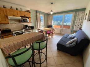 Charmant appartement au centre du village avec balcon et parking - FR-1-692-104